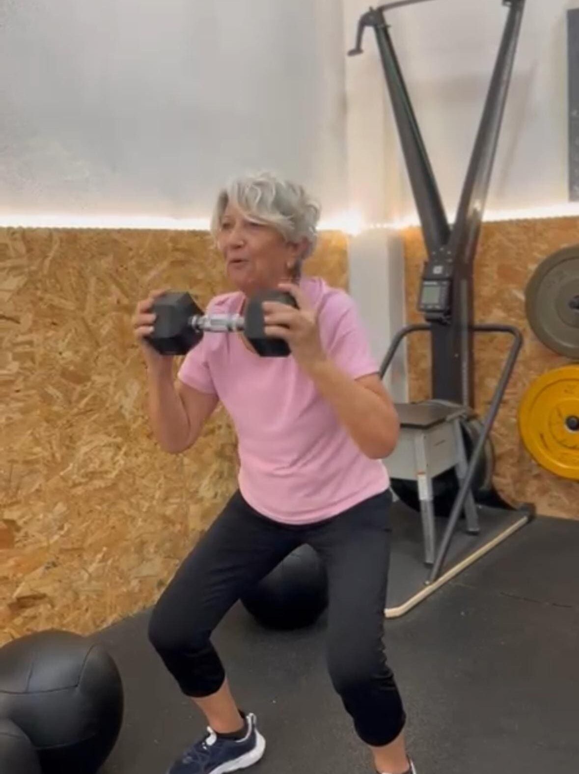 Lee más sobre el artículo Entrenamiento para mayores de 55 años en Sevilla: Juana lo tenía claro, su edad no es un freno