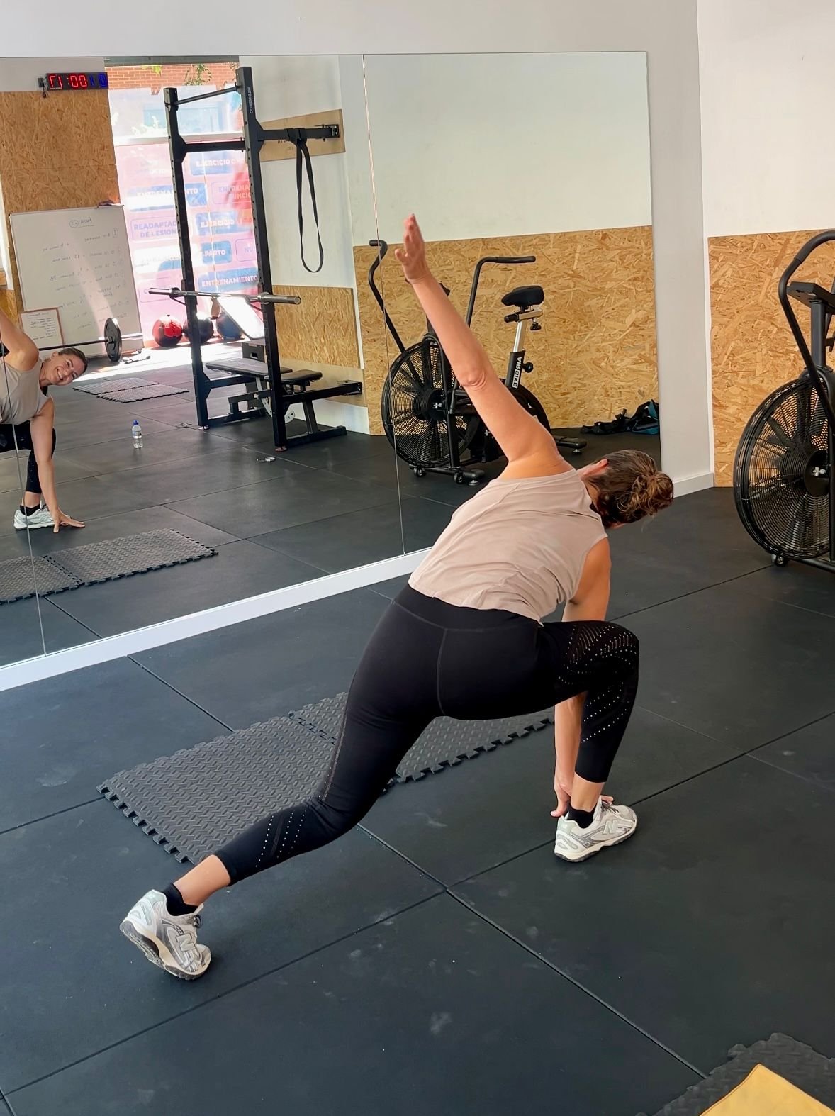 Sesión de Yoga Funcional en FLAME Los Bermejales Sevilla